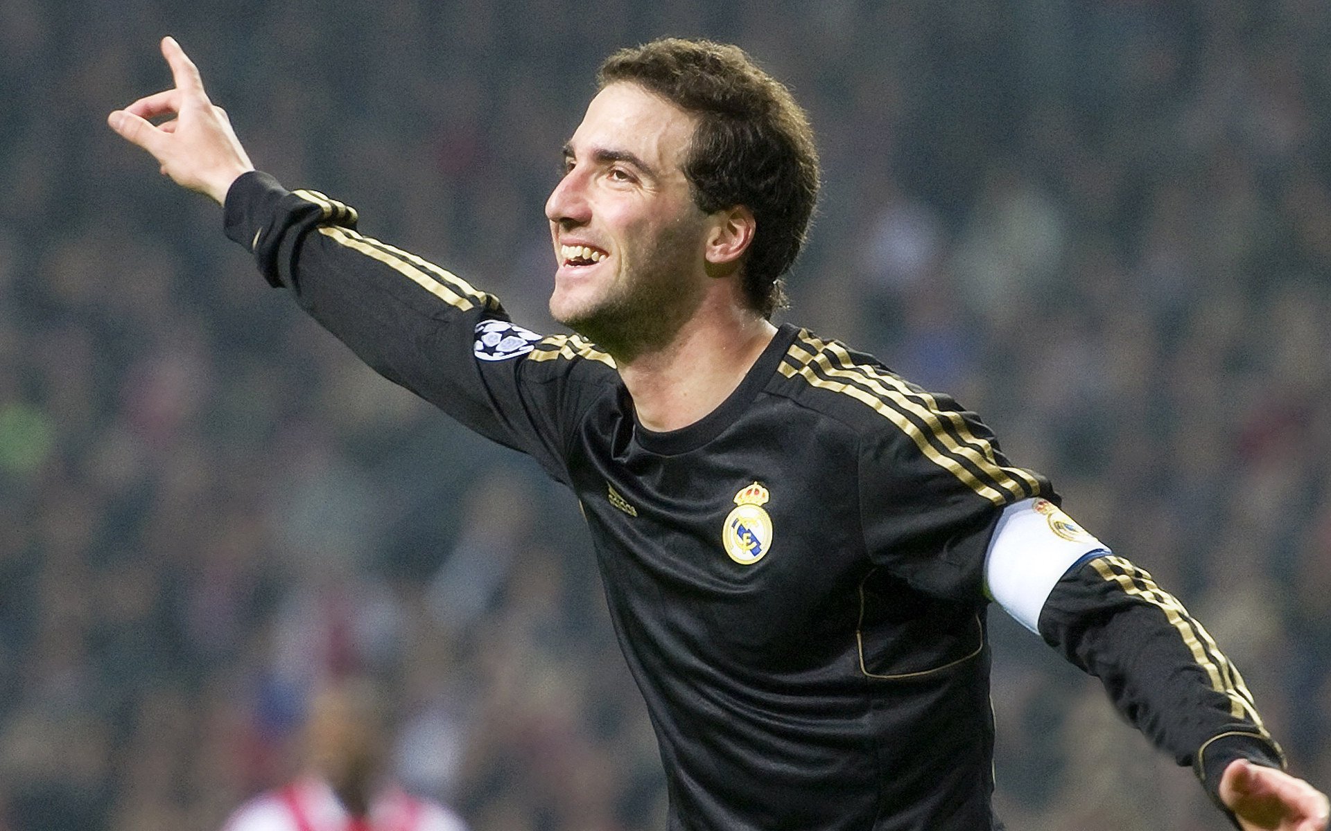 萨拉赫转会沙特联赛，开启新挑战，萨拉赫 转会